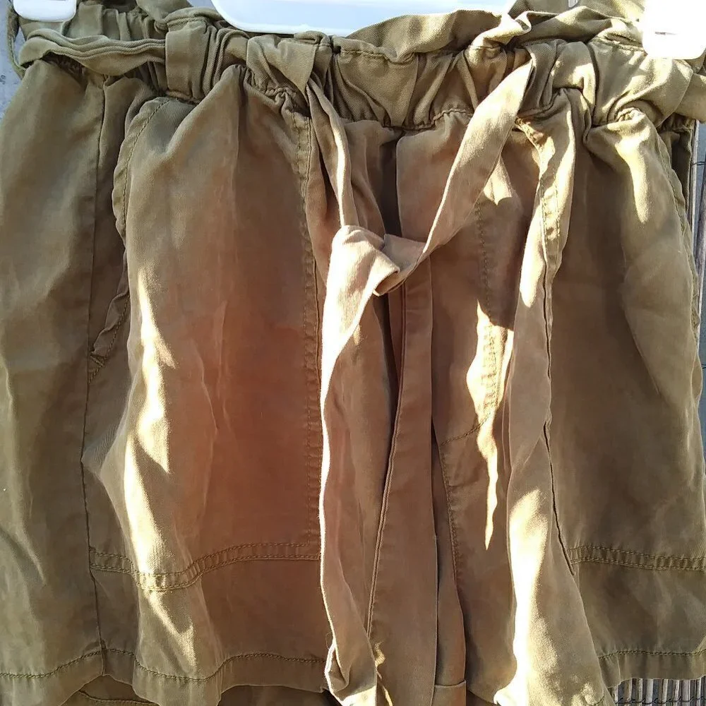 Garage Lightweight Paperbag Cargo Olive Green Women's Shorts - XS - 100% Tencel